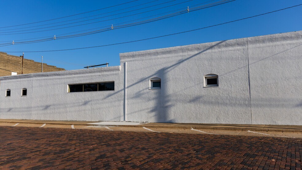 23 N Main St, Ellinwood, KS à vendre - Photo de l’immeuble – Image 3 sur 37