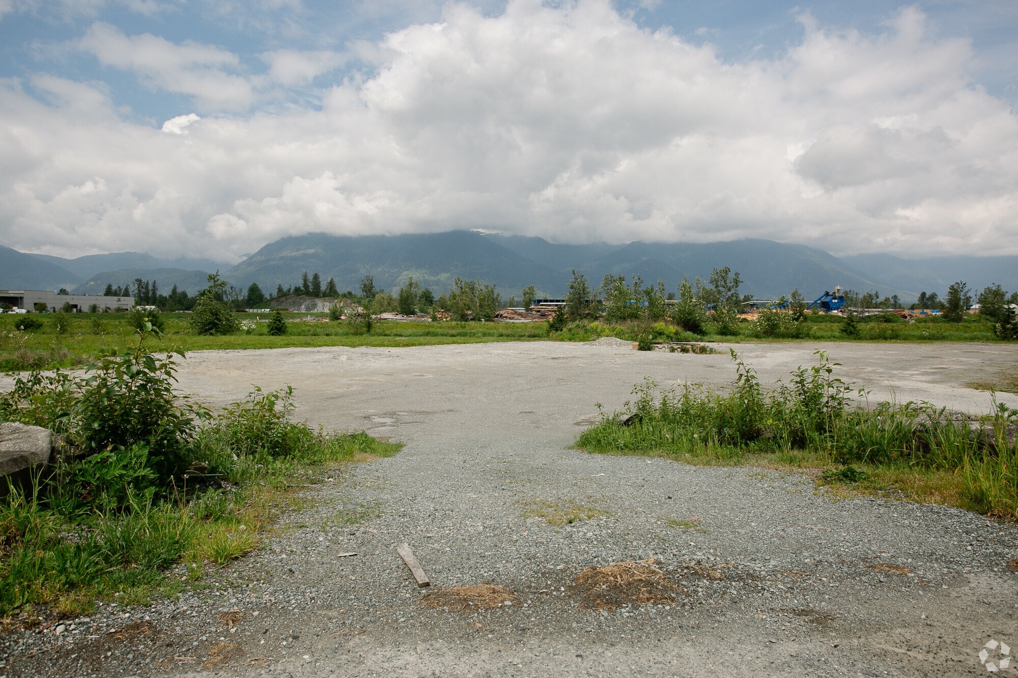 7582 Cannor Rd, Chilliwack, BC à louer Photo principale– Image 1 sur 4