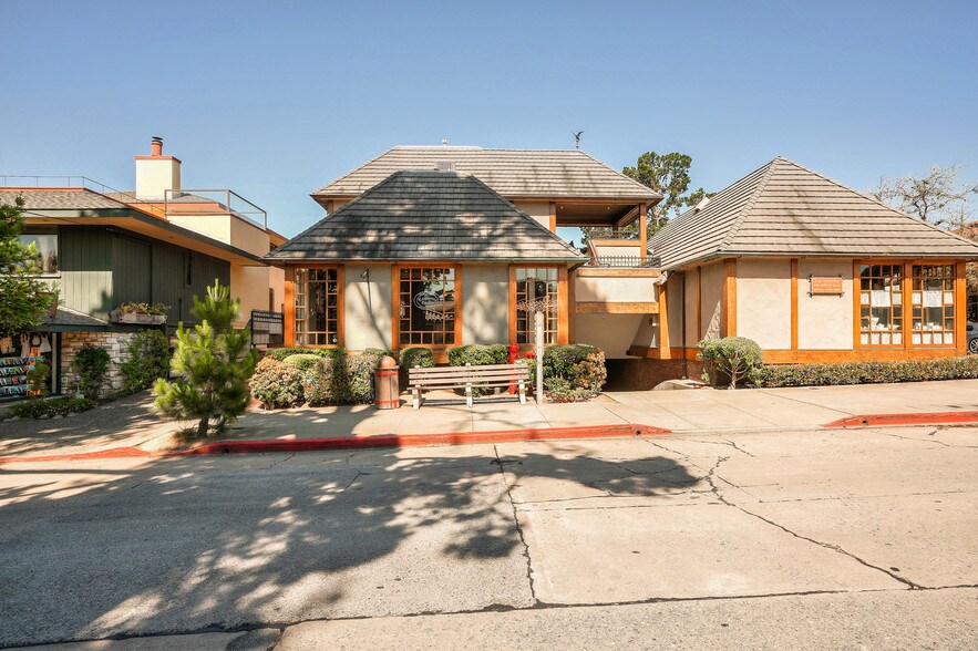San Carlos St, Carmel, CA à louer - Photo de l’immeuble – Image 3 sur 7