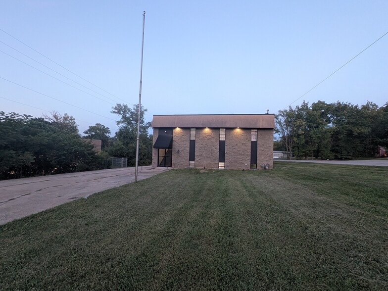 13137 Wornall Rd, Kansas City, MO à vendre - Photo de l’immeuble – Image 2 sur 20