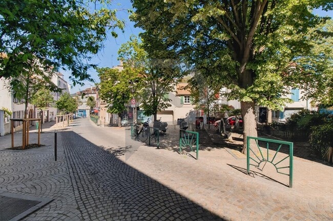 Plus de détails pour Local d’activités à vendre