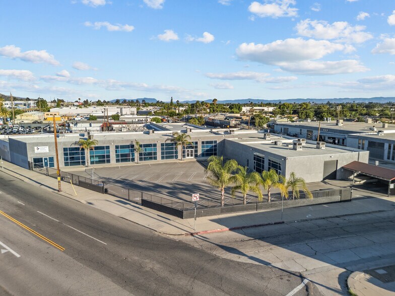 11487 San Fernando Rd, San Fernando, CA à vendre - Photo de l’immeuble – Image 1 sur 5