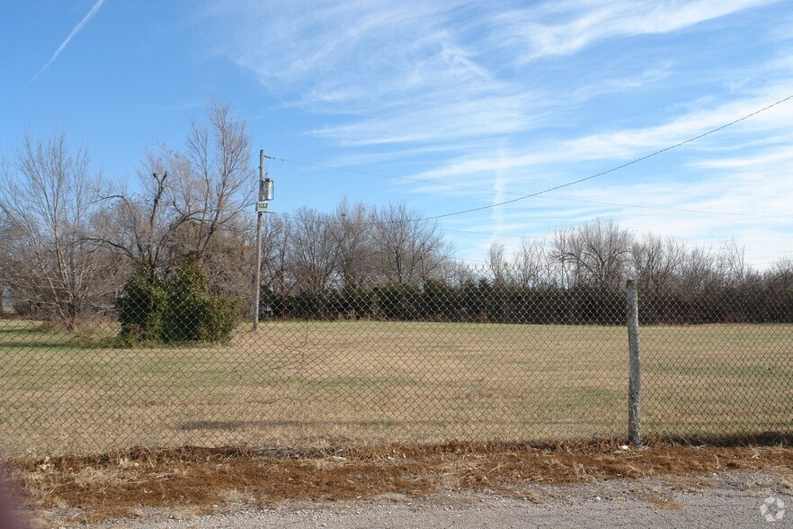 300-340 S Greenwich Road, Wichita, KS à vendre - Autre – Image 1 sur 2