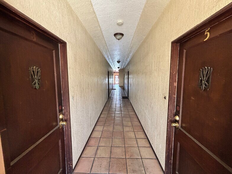925 N Lacy St, Santa Ana, CA à vendre - Photo intérieure – Image 2 sur 25