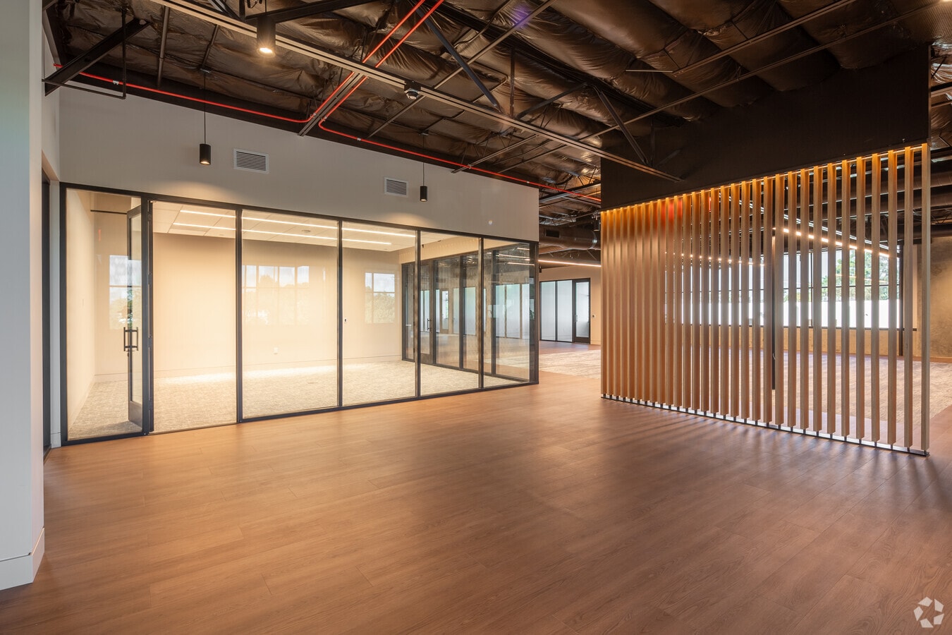 200 E Baker St, Costa Mesa, CA 92626 - Lot 203 -  - Photo intérieure - Image 1 of 3