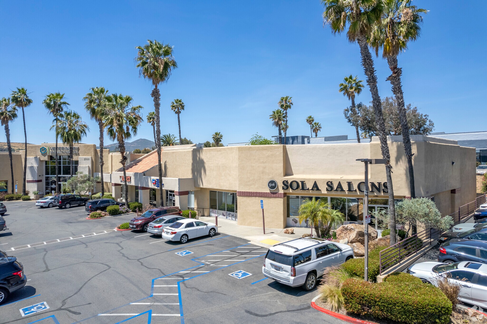 2055-2085 Montiel Rd, San Marcos, CA à louer Photo de l’immeuble– Image 1 sur 8