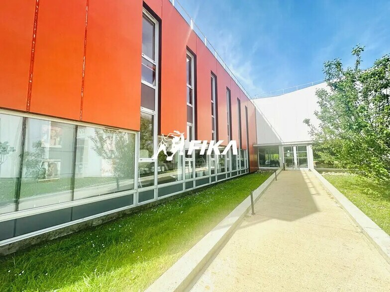 Bureau dans Canéjan à louer - Photo de l’immeuble – Image 1 sur 10