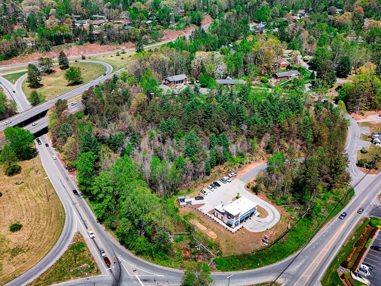 99999 Blueberry Hill Rd, Asheville, NC à vendre - Photo de l’immeuble – Image 3 sur 6
