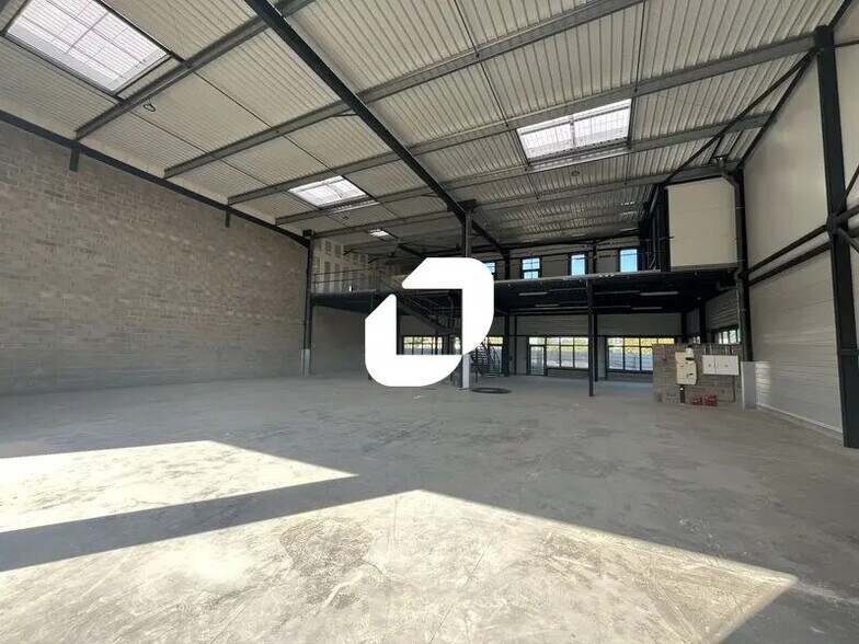 Local d'activités dans Buchelay à vendre - Photo de l’immeuble – Image 2 sur 9