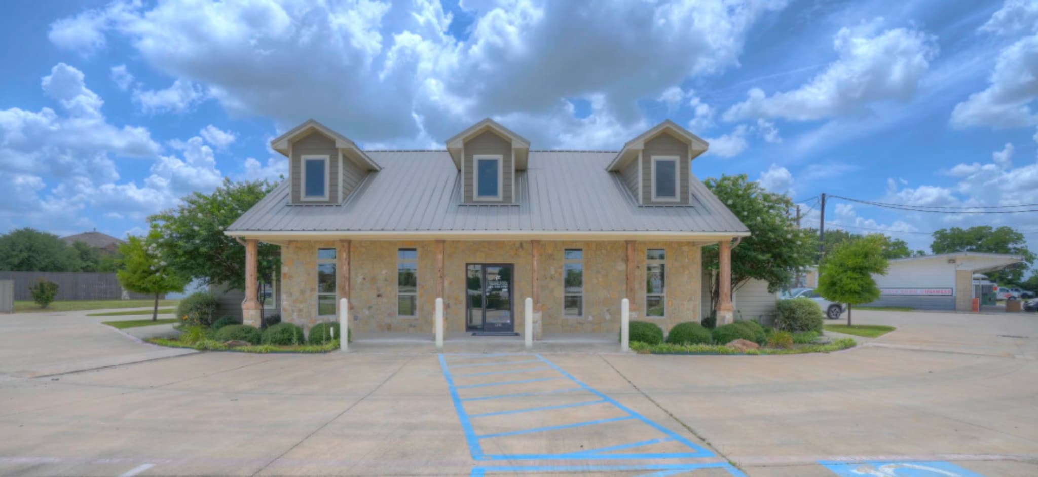 3209 Fort Worth Dr, Denton, TX à louer Photo de l’immeuble– Image 1 sur 3