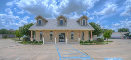 3209 Fort Worth Dr, Denton, TX à louer Photo de l’immeuble– Image 1 sur 3