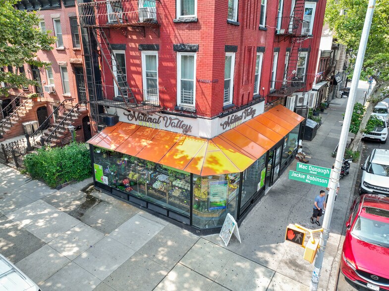 182 Ralph Ave, Brooklyn, NY à vendre - Photo de l’immeuble – Image 2 sur 4