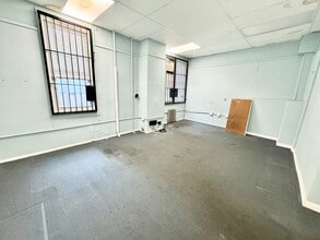 3134 14th St, Long Island City, NY à louer Photo de l’immeuble– Image 2 sur 7