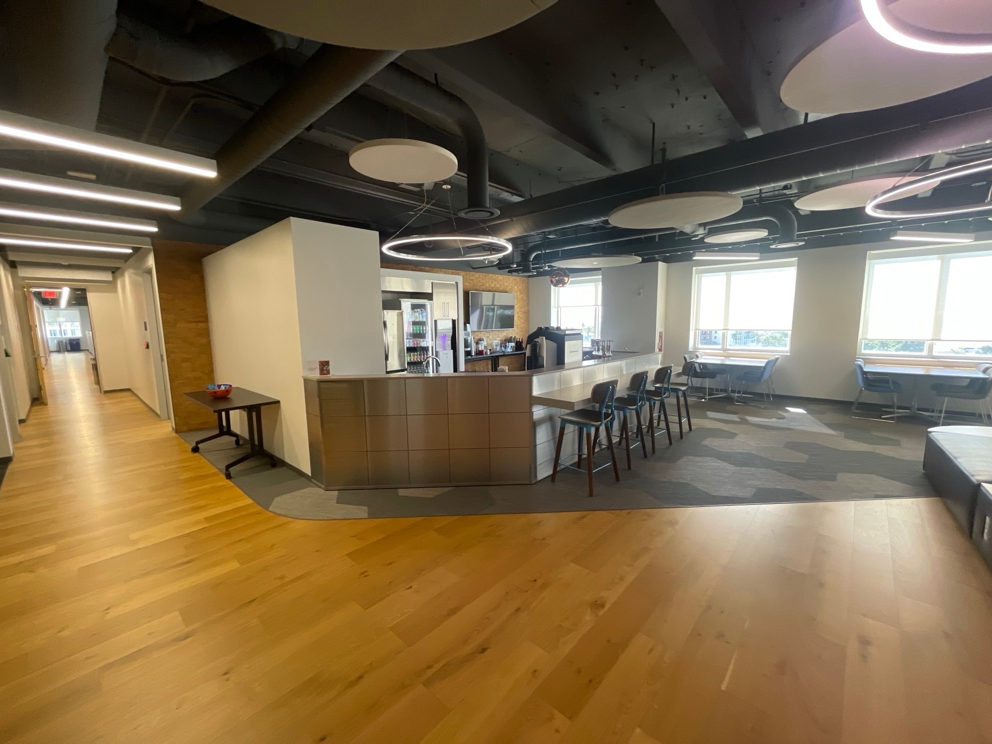 302 Knights Run Ave, Tampa, FL à louer Photo intérieure– Image 1 sur 9