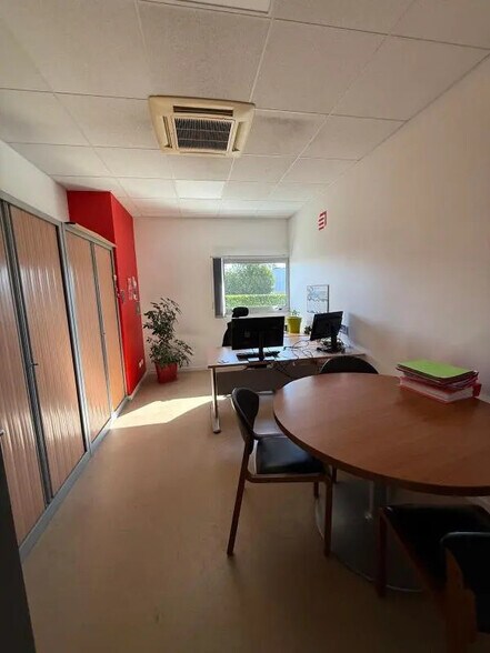 Bureau dans Compiègne à louer - Photo de l’immeuble – Image 2 sur 4