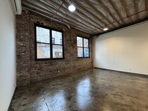 55 Meadow St, Brooklyn, NY à louer Photo intérieure– Image 1 sur 9