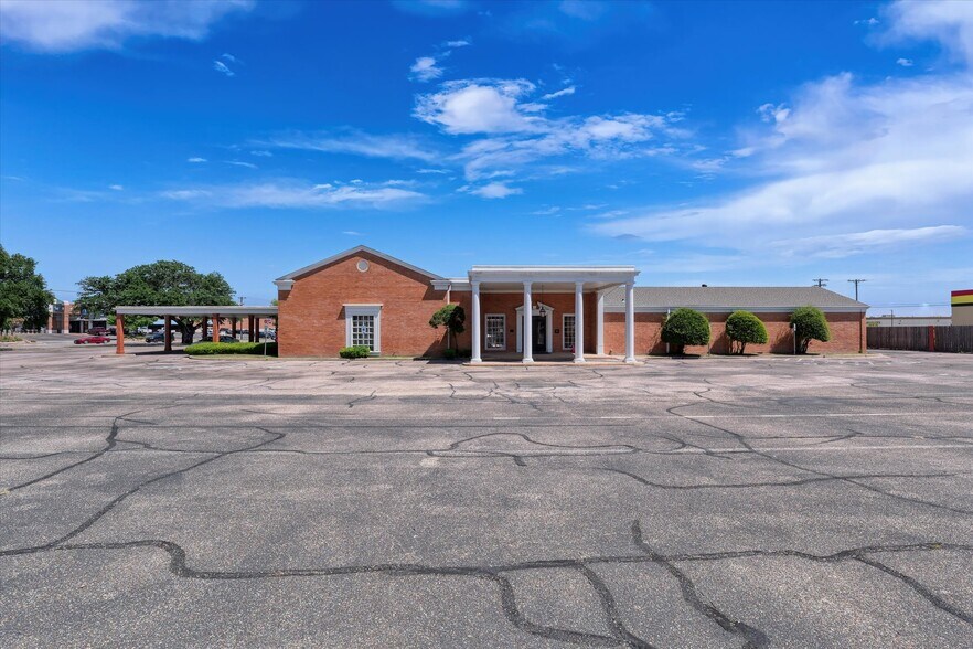 4400 W Waco Dr, Waco, TX à vendre - Photo principale – Image 1 sur 6