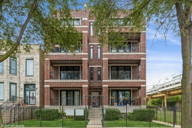 4012 S Indiana Ave, Chicago, IL à vendre - Photo de l’immeuble – Image 3 sur 25