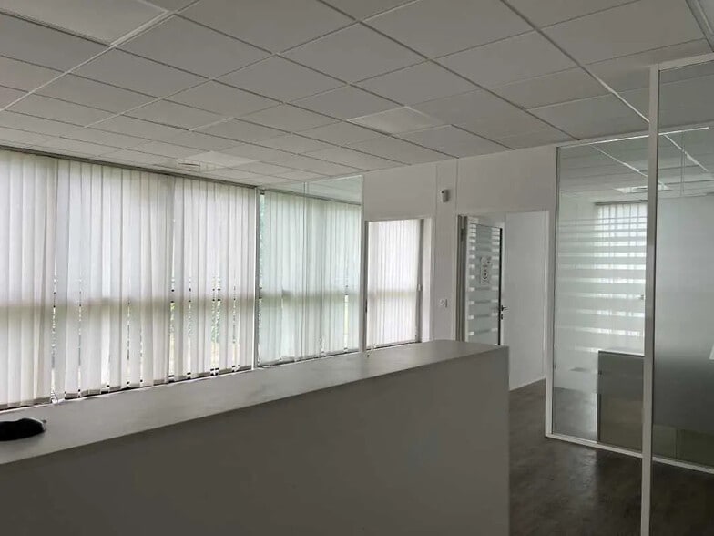 385 Rue de La Belle Etoile, Roissy-en-France à louer - Photo de l’immeuble – Image 2 sur 8