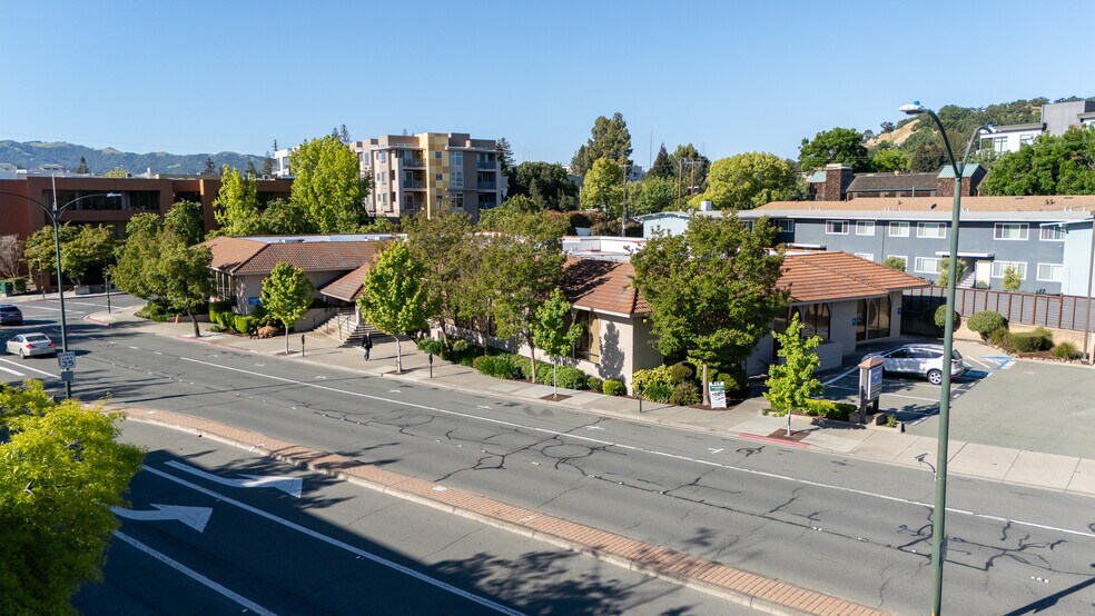 1801 N California Blvd, Walnut Creek, CA à vendre - Photo de l’immeuble – Image 2 sur 7