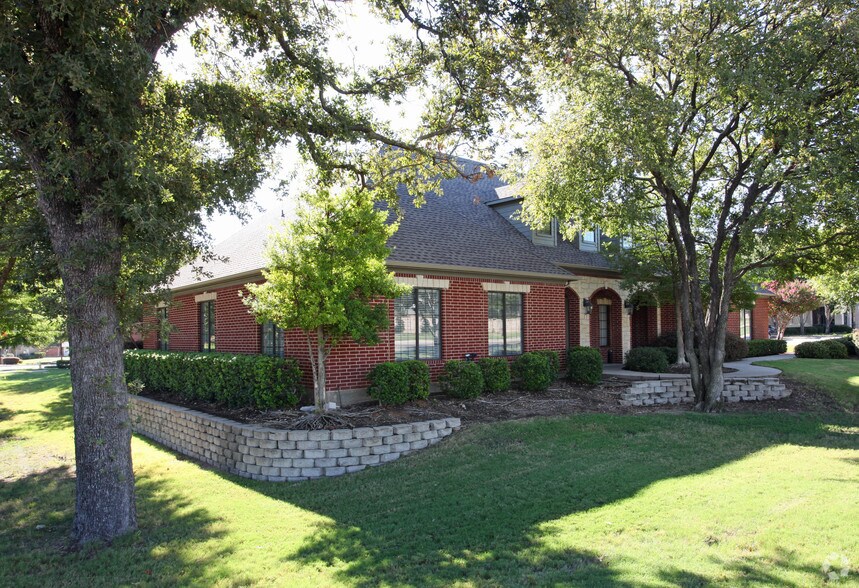 702 S Denton Tap Rd, Coppell, TX à louer - Photo de l’immeuble – Image 2 sur 7