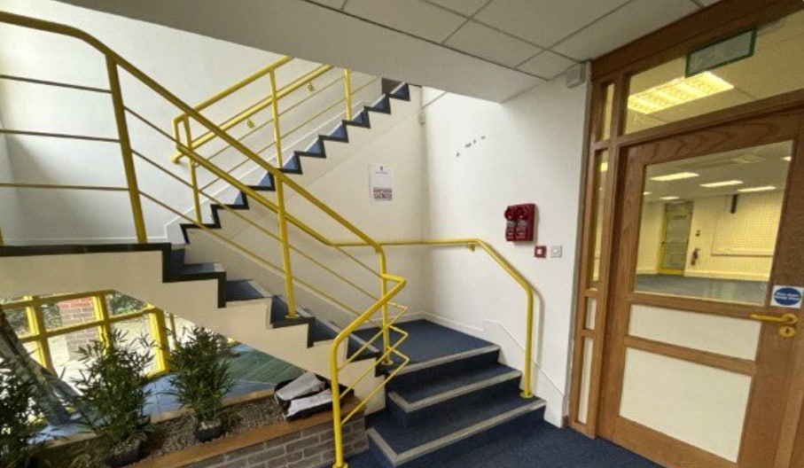 Bruntcliffe Way, Morley à louer Photo intérieure– Image 1 sur 2