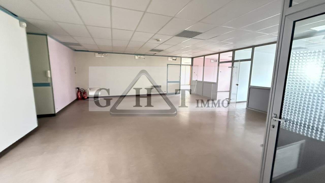 Bureau dans Mareuil Les Meaux à vendre Photo intérieure– Image 1 sur 13
