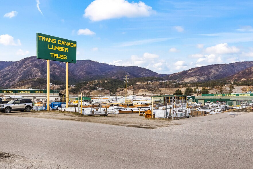 1320 Industrial Rd, West Kelowna, BC à vendre - Photo de l’immeuble – Image 2 sur 54