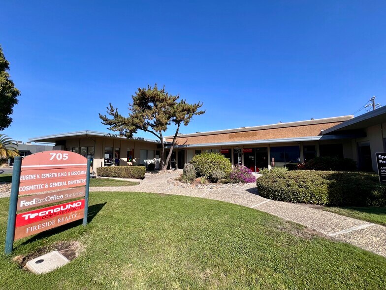 705 Veterans Blvd, Redwood City, CA à vendre - Photo de l’immeuble – Image 3 sur 22