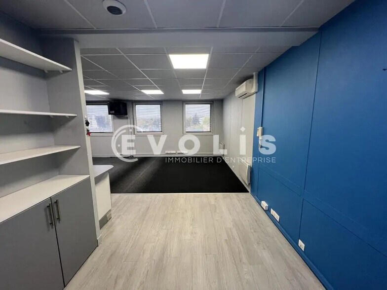 Bureau dans Bondy à vendre - Photo de l’immeuble – Image 2 sur 18