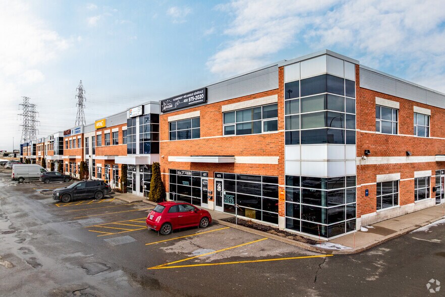 4293-4345 Des Laurentides (A-15) E, Laval, QC à louer - Photo de l’immeuble – Image 1 sur 8
