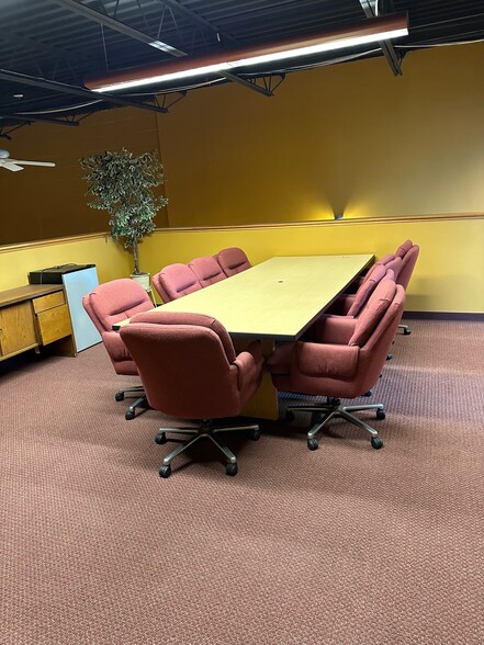 81 Western Industrial Dr, Cranston, RI à vendre - Photo intérieure – Image 2 sur 78