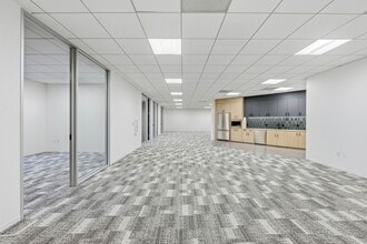 19800 MacArthur Blvd, Irvine, CA à louer Photo intérieure– Image 2 sur 5