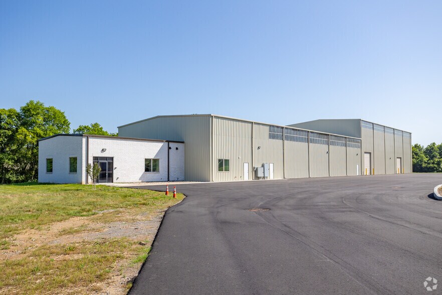 1050 Cairo Rd, Gallatin, TN à louer - Photo principale – Image 1 sur 5