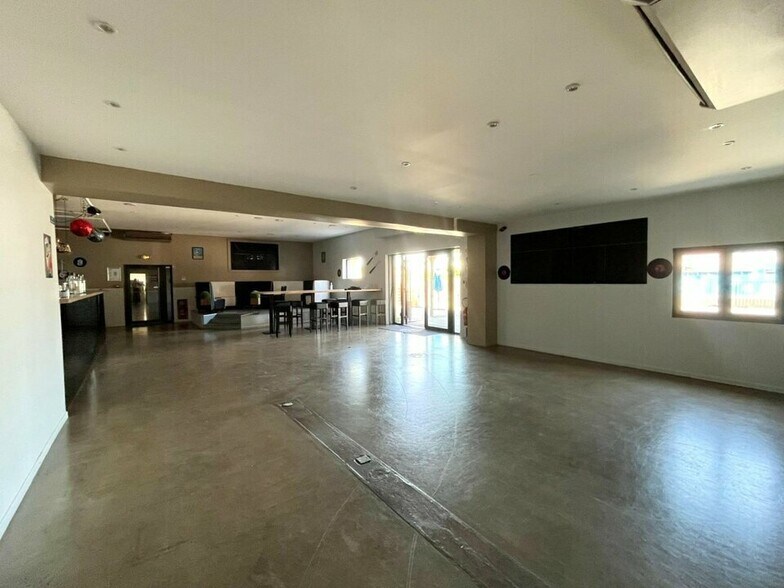 Local commercial dans Draguignan à vendre - Photo de l’immeuble – Image 3 sur 9