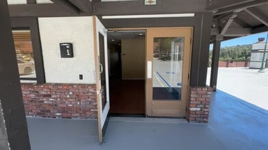 28200 Hwy 189, Lake Arrowhead, CA à louer - Vidéo sur l’annonce professionnelle