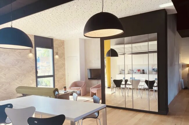 Plus de détails pour Bureau/Local commercial à louer