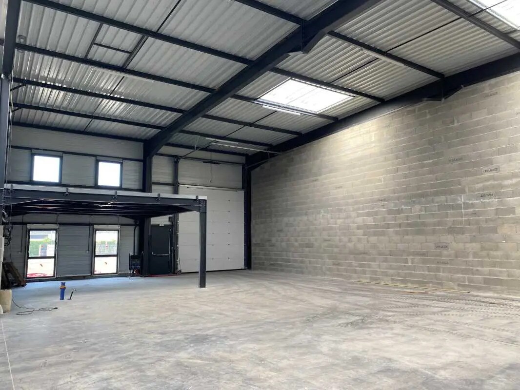 Local d’activités dans Saint-Priest à louer Photo intérieure– Image 1 sur 8