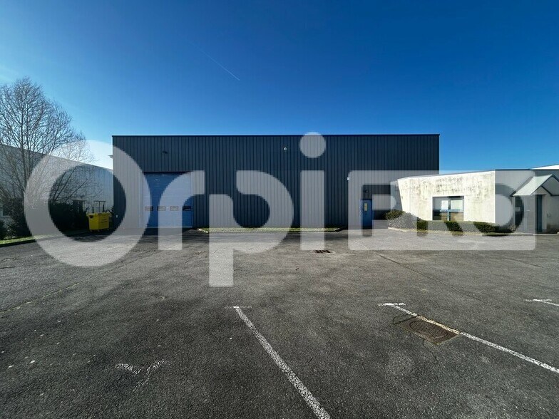 Local d’activités dans Lacroix-Saint-Ouen à louer - Photo de l’immeuble – Image 1 sur 8
