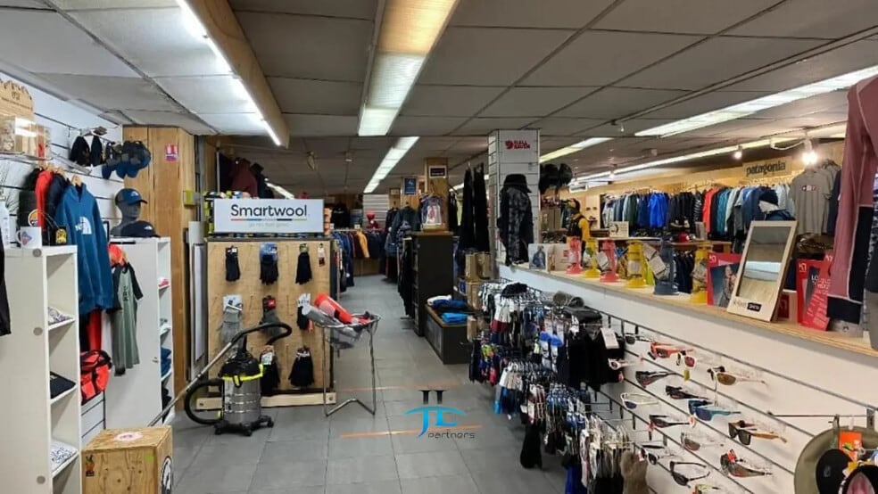 Local commercial dans Bordeaux à louer - Photo de l’immeuble – Image 2 sur 2