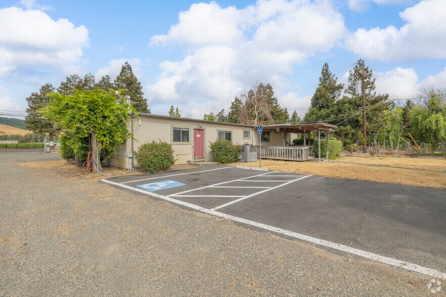 24200 Arnold Dr, Sonoma, CA à louer - Photo de l’immeuble – Image 3 sur 14