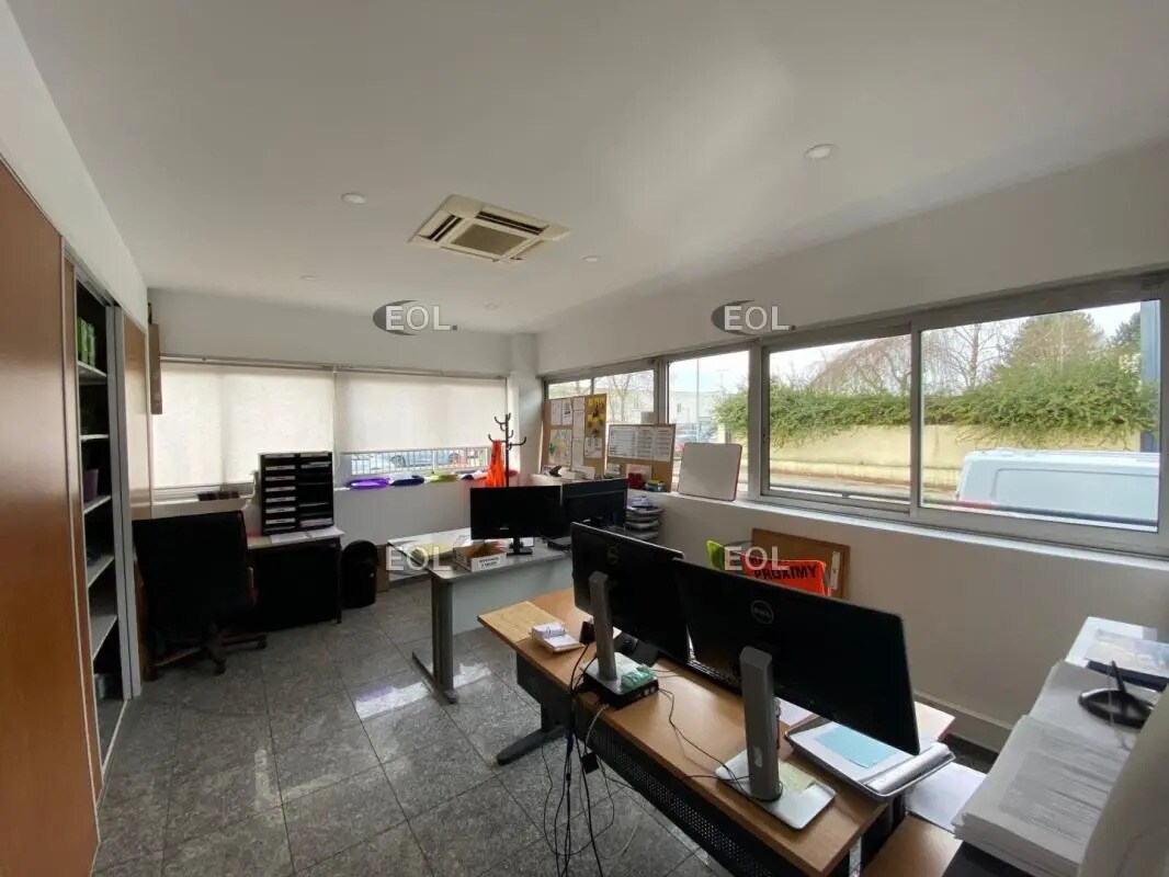 Local d’activités dans Combs-la-Ville à louer Photo de l’immeuble– Image 1 sur 15