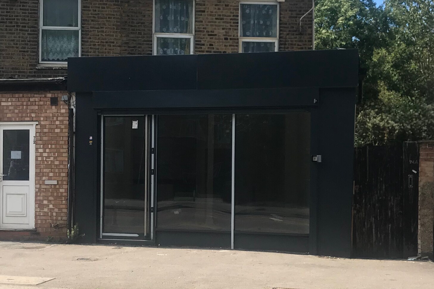 74 Chigwell Rd, Londres à louer Photo de l’immeuble– Image 1 sur 3