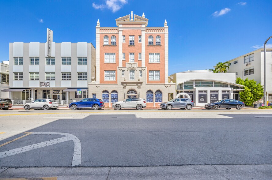 727 Collins Ave, Miami Beach, FL à vendre - Photo de l’immeuble – Image 2 sur 35