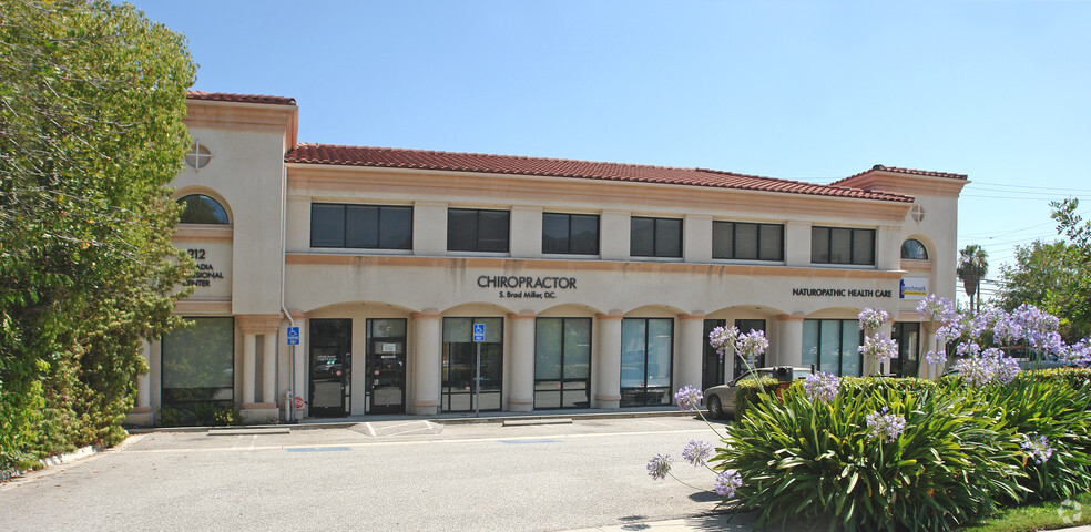 212 E Foothill Blvd, Arcadia, CA à vendre - Photo de l’immeuble – Image 3 sur 11