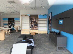 601 Portion Rd, Ronkonkoma, NY à louer Photo intérieure– Image 2 sur 2