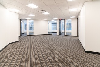 2800 S River Rd, Des Plaines, IL à louer Photo intérieure– Image 2 sur 6