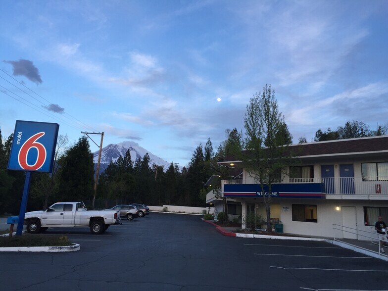 466 N Weed Blvd, Weed, CA à vendre - Photo principale – Image 3 sur 14