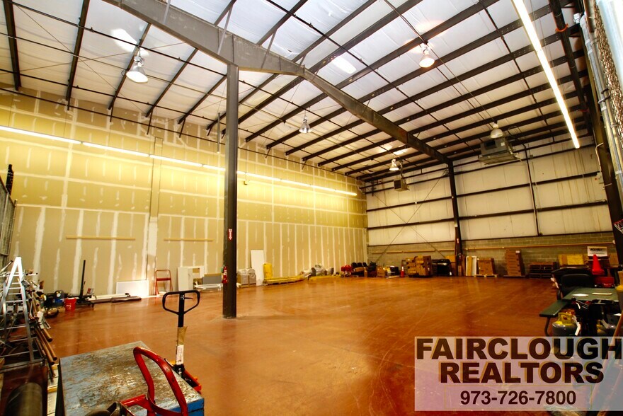 210 West Parkway, Pompton Plains, NJ à louer - Photo intérieure – Image 2 sur 15