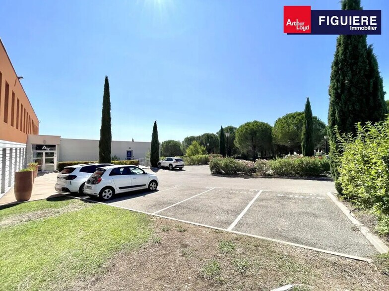220 Rue Denis Papin, Aix-en-Provence à louer - Photo de l’immeuble – Image 3 sur 7